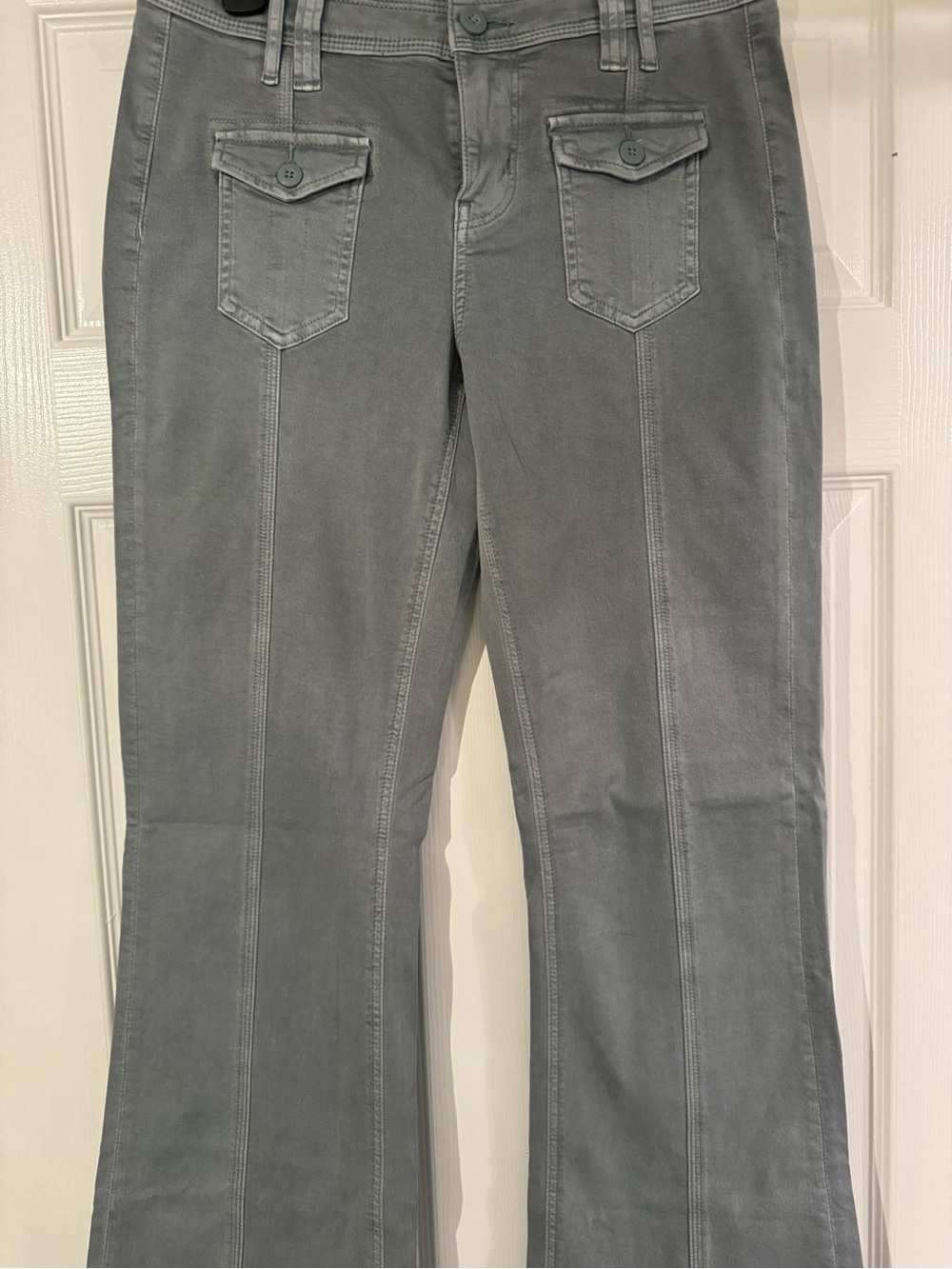 American Eagle Women’s Blue Low Rise Relaxes Stretch Flare Jeans Size 4 Regular